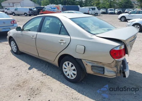 2005 Toyota Camry Le z USA, uszkodzony, nr VIN 4T1BE32K75U947672